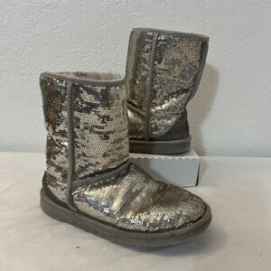 Ugg Womens Classic Short Size 6 Silver Gold sequins Fur Lined‎ Pull On Boots